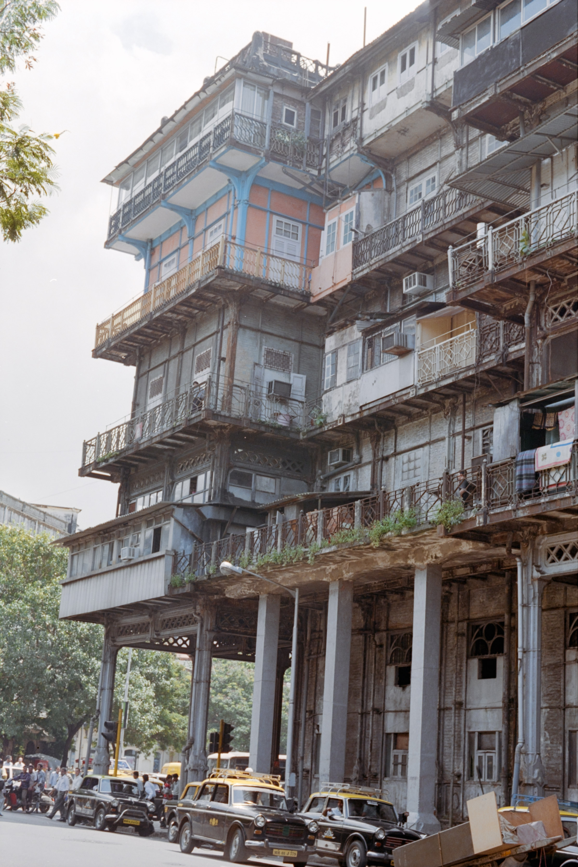 AHP F2004 09 001 sc250526 img03 NLP